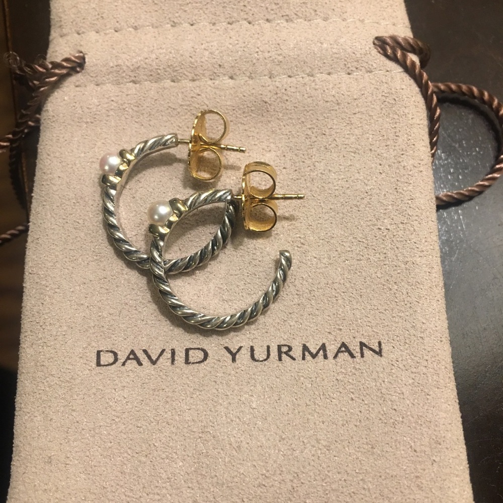 David Yurman earring with pearl.
